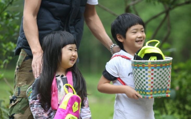 兒子與對方的小朋友很開心地一起玩。