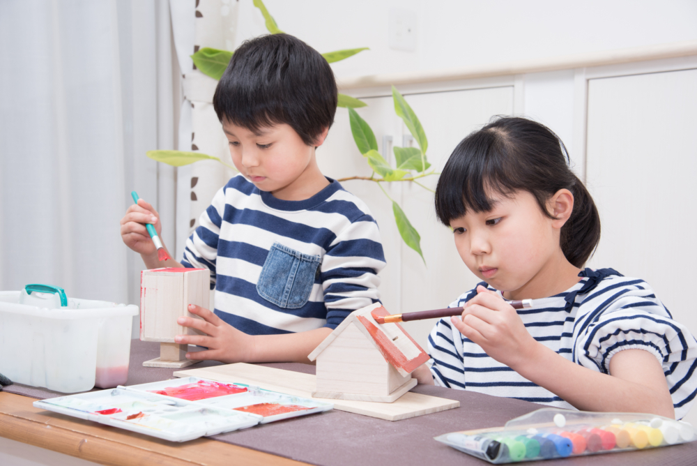 有家長為節省時間精力,選擇請槍代做勞作。