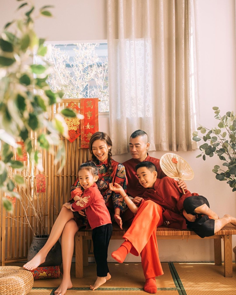 應采兒與陳小春結婚14年依舊甜蜜。