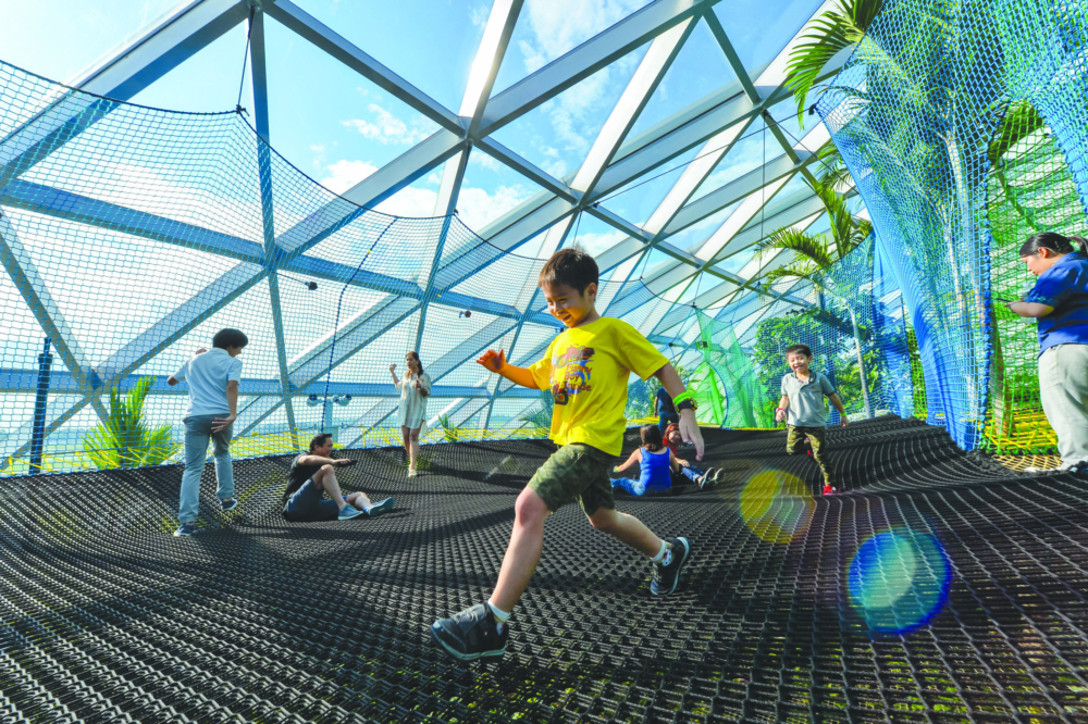 位於星耀樟宜5樓的星空花園佔地 14,000 平方米，設有多款刺激玩樂設施。