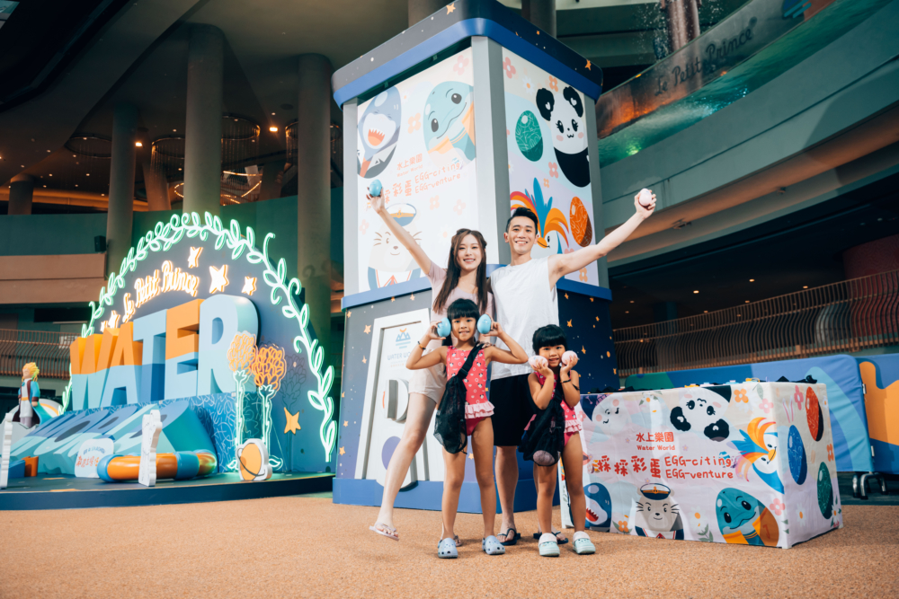 4 米高復活蛋限定巨型扭蛋機。