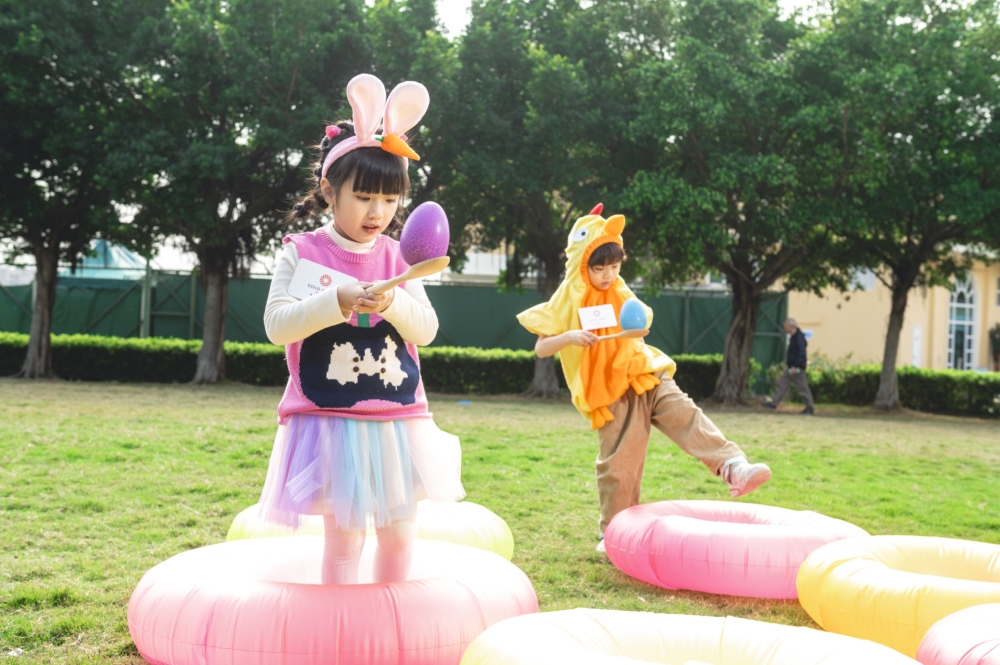 「滾彩蛋」障礙賽。