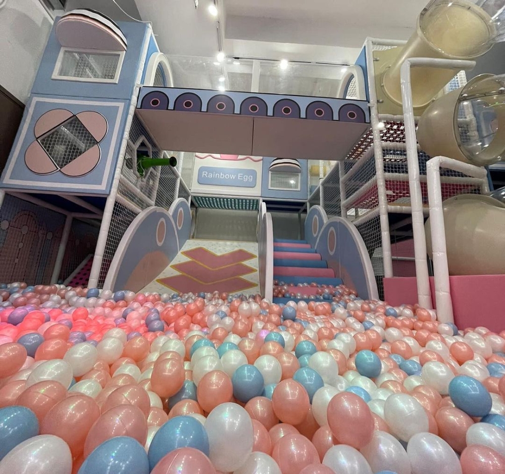 Rainbow Egg Playhouse又多樣化的遊戲設施。