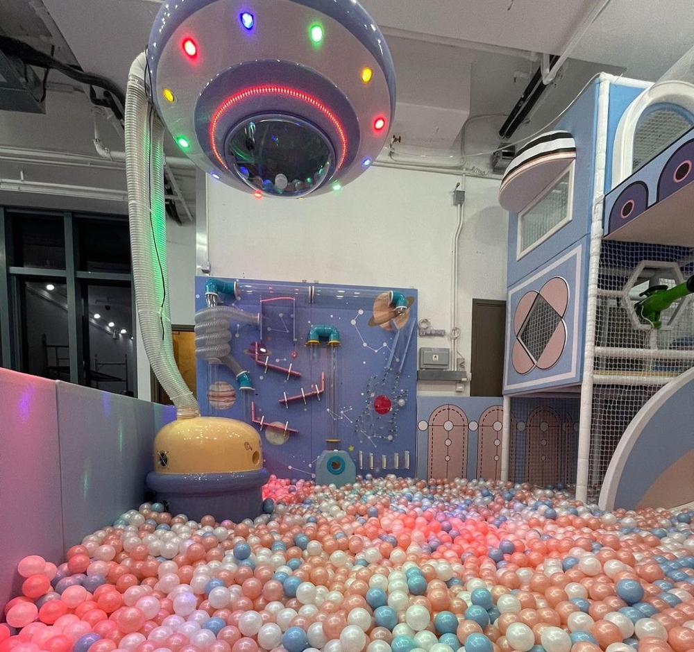 Party Room推薦|Rainbow Egg Playhouse。