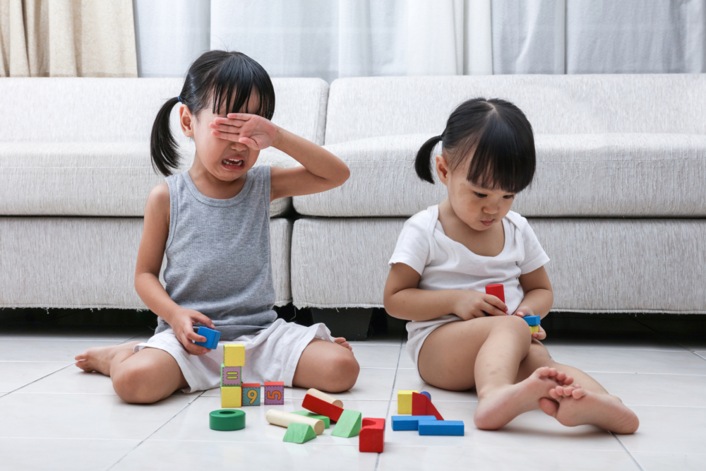 事主老公偏心小女兒,對大女常責罵