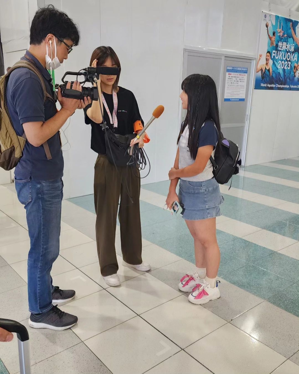 Celine能用流利日語接受電視台採訪。