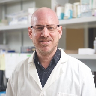 DR. CHARLES BRENNER NAD+代謝研究權威