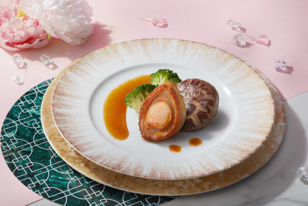 蠔皇八頭湯鮑魚伴花菇鮮翡翠