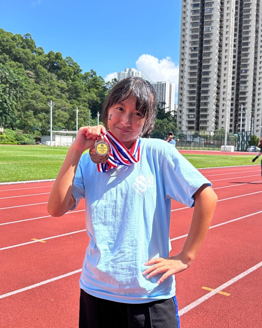 除可語言能力強之外，Celine也有強大的運動細胞亦。