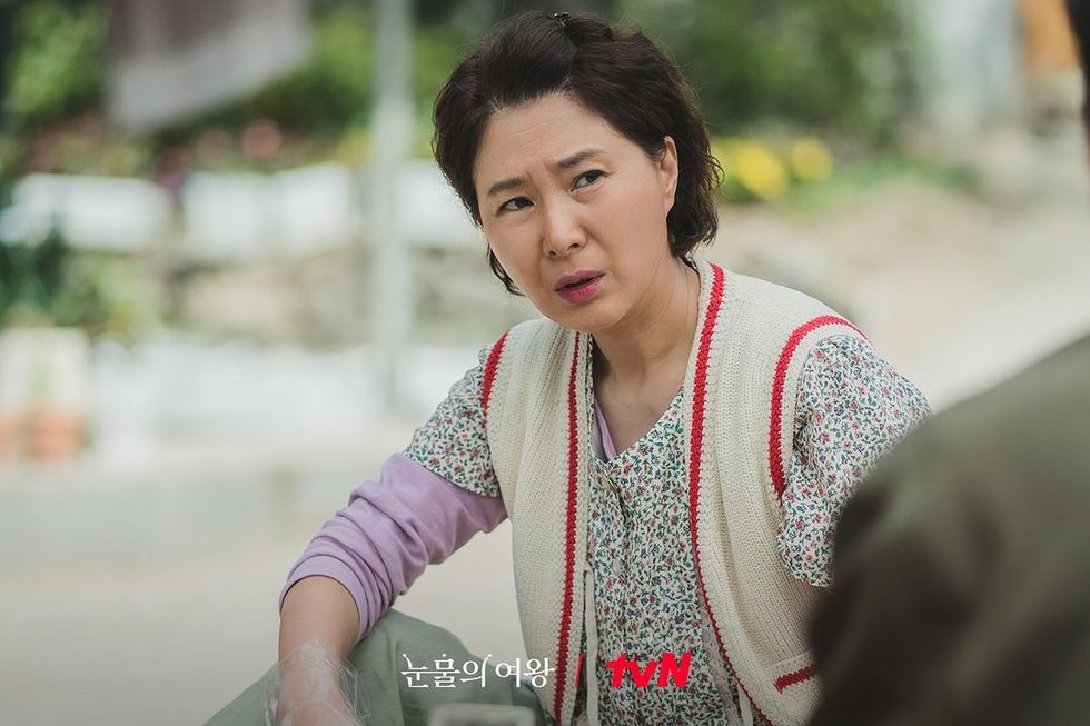 奶奶希望兒子娶一個有錢老婆。