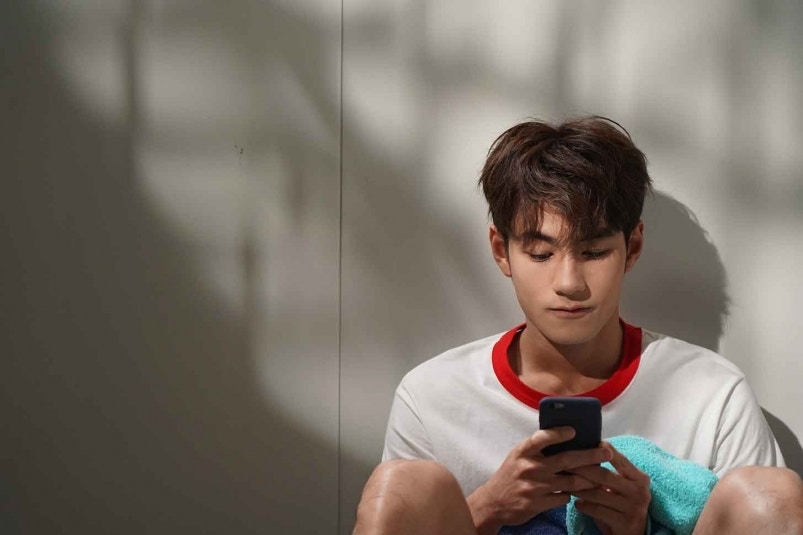 網民建議年輕港爸半工讀。