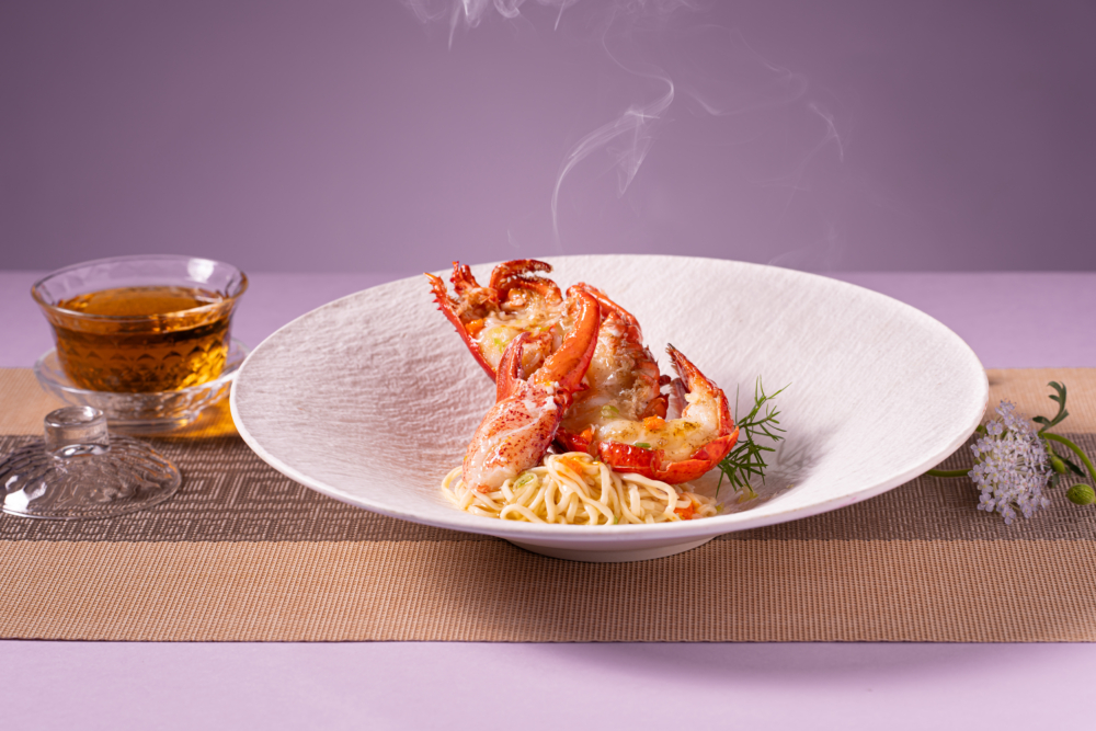 高湯焗開邊波士頓龍蝦配伊府麵