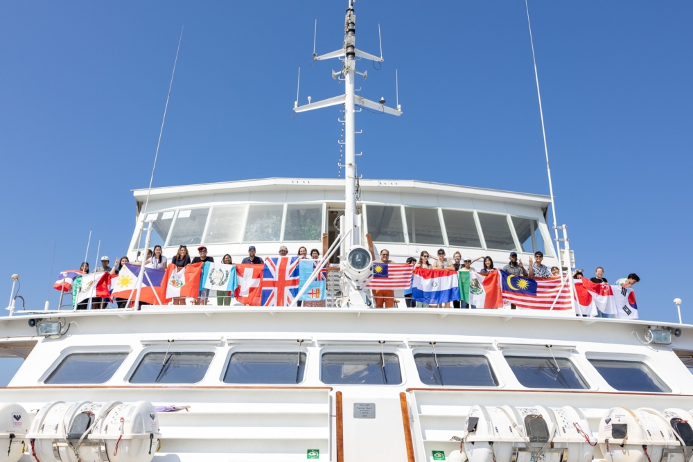 大家去書展船前記得要提前預訂門票！所有登船參觀的人士謹記帶同個人身份証明文件以辦理登船手續。