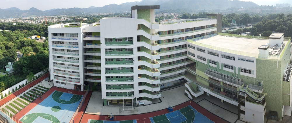 基督教香港信義會宏信書院提供小學至中學的一條龍教育服務。