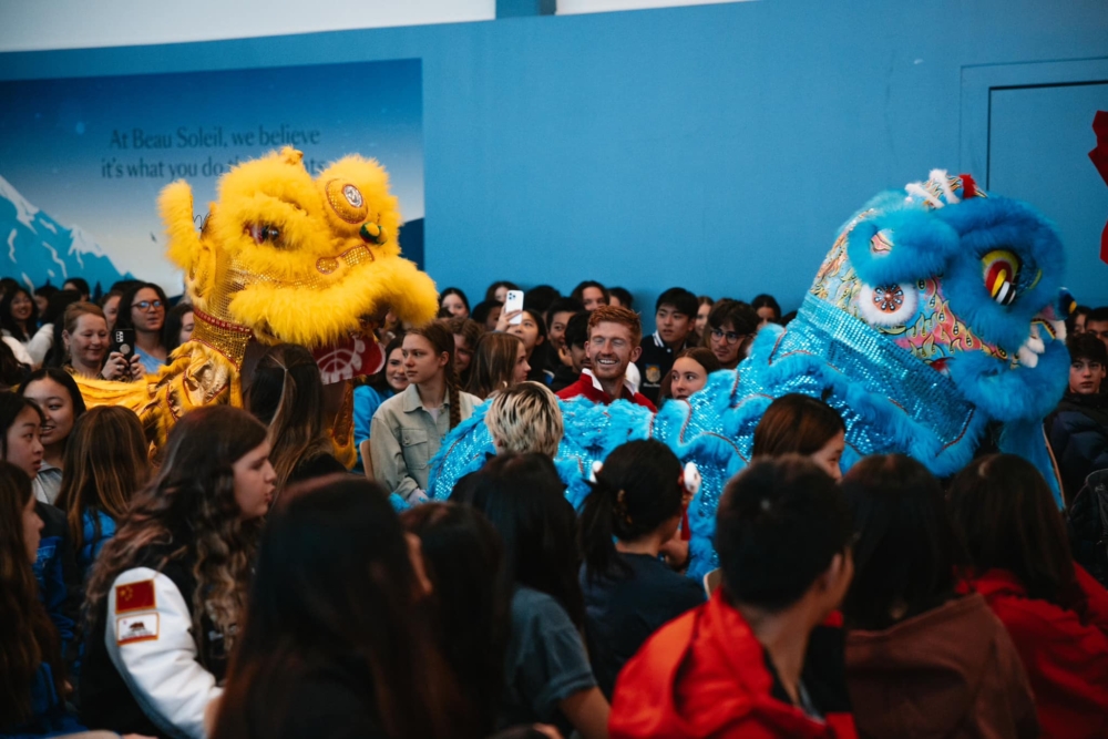 瑞士貴族名校博所萊伊學院有不少亞裔學生,因此學校也有多元文化活動。