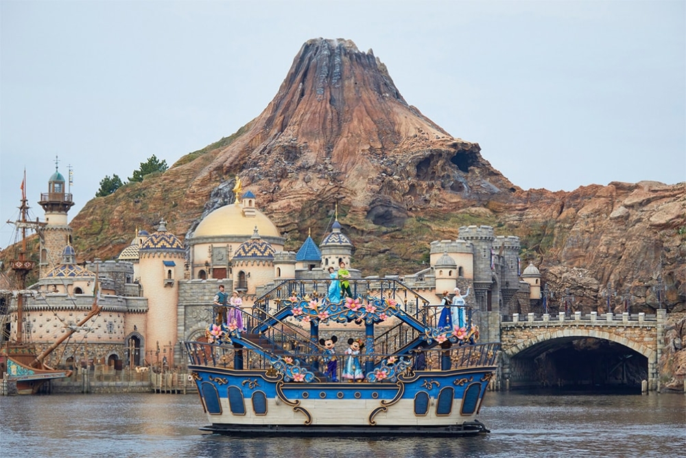 東京迪士尼海洋「夢幻泉鄉」園區集合《冰雪王國》、《小飛俠夢幻島》、《樂佩公主森林》主題設施。