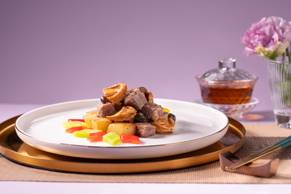 椒香金薯鮑魚炒安格斯牛柳粒