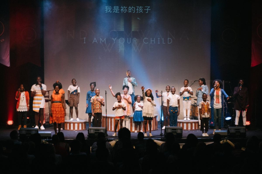 團員每到一個地方演出，都會分享在烏干達的生活，以及為孤兒、婦女籌款。