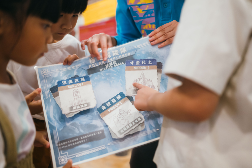 除了在冰天極地探險,小探險隊員還需在限時內完成各式任務,是應變能力的大考驗。