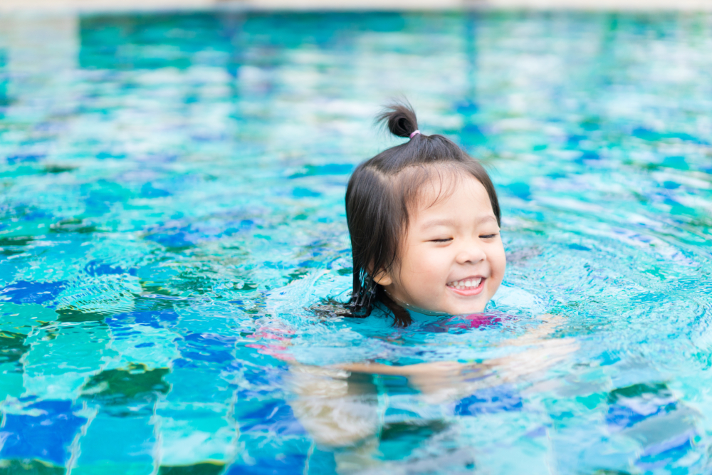超過8成在3歲學會游水的幼兒,都能夠提早掌握4歲孩子所需要學會的技能