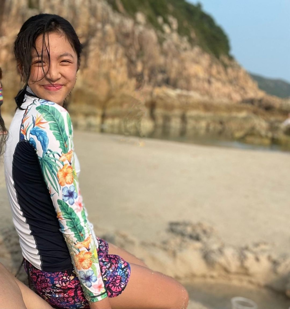 譚耀文女兒Tamia非常靚女，網民指她長得像前港姐蔡思貝及朱千雪！