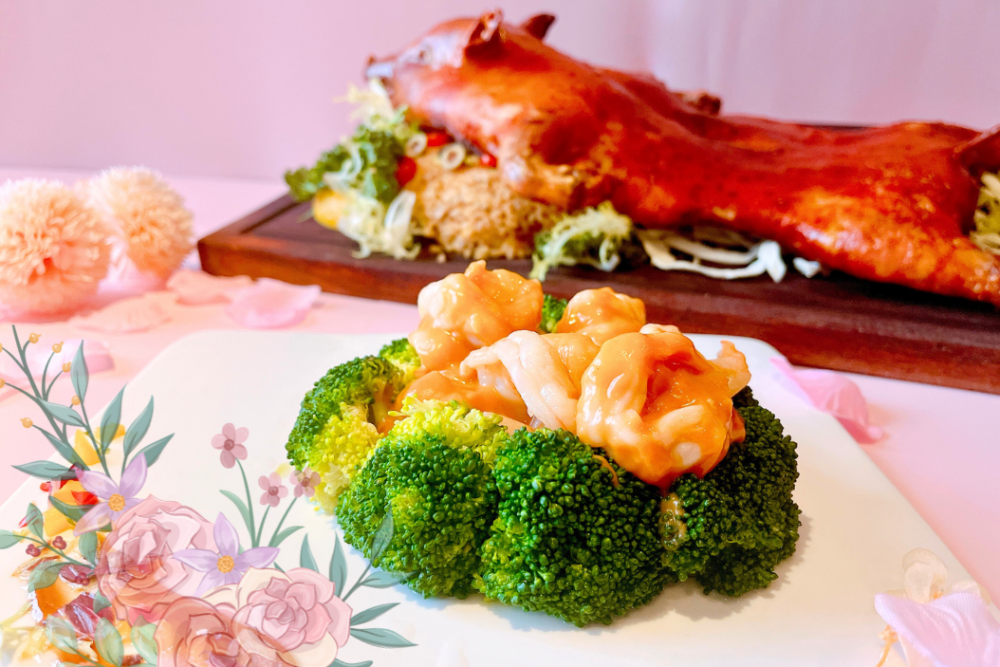 西班牙式乳豬釀黑松露鵝肝炒飯、龍蝦汁燴蝦球