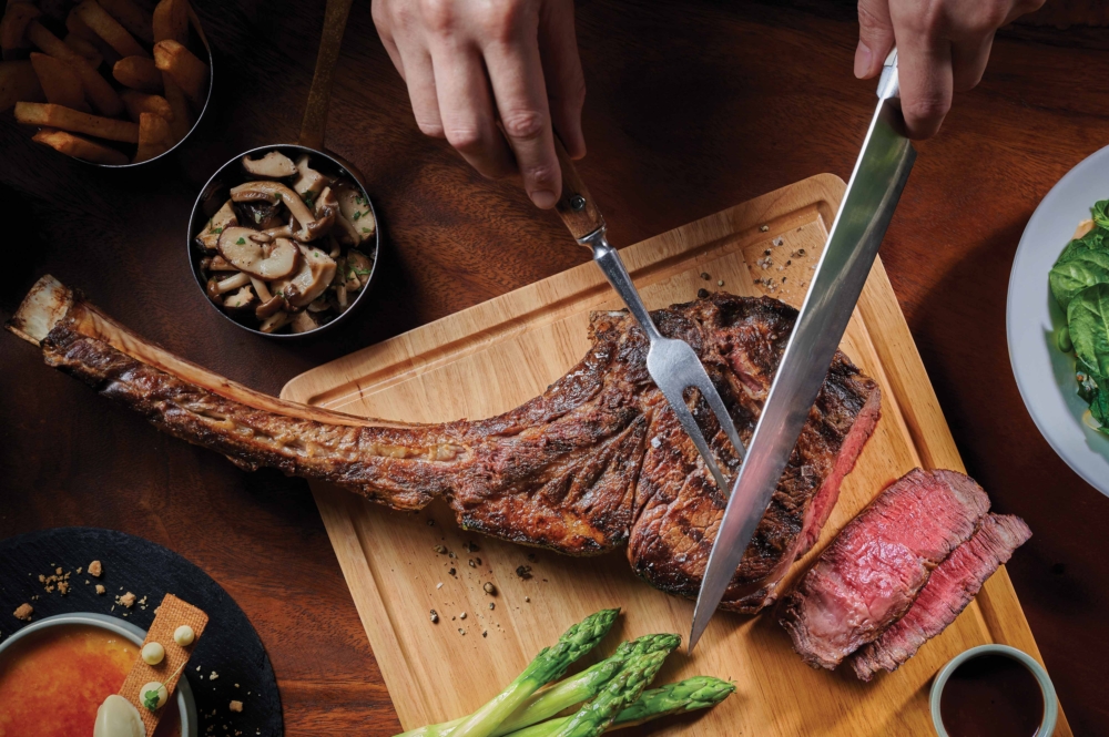 香港JW萬豪酒店Flint招牌斧頭扒晚宴。