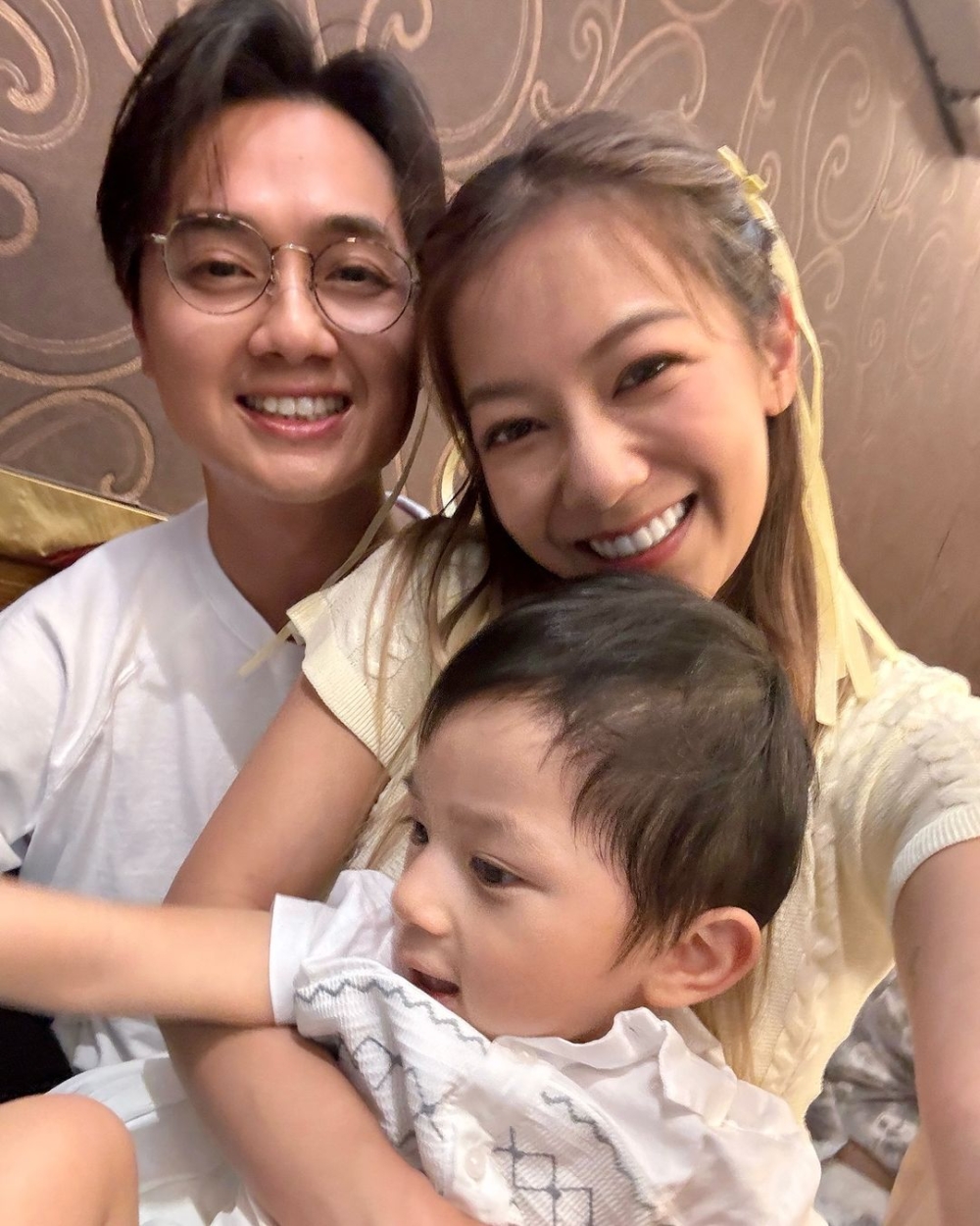 6月1日是兒子2歲生日,鄭俊弘何雁詩公開了兒子確診「天使綜合症」