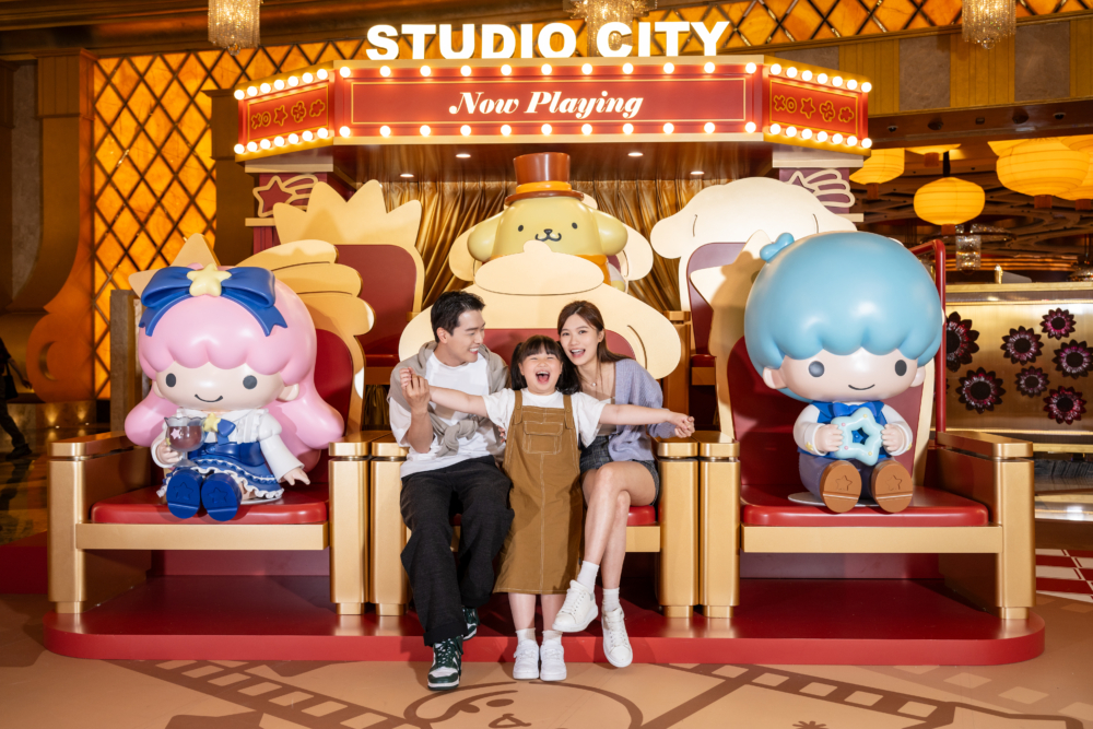 SANRIO CHARACTERS電影院主題裝置:電影院主題裝置內雲集SANRIO CHARACTERS,最搶眼一定是HELLO KITTY金像獎,小朋友可以同POMPOMPURIN、LITTLE TWIN STARS坐在旁邊觀眾席影相,跟HELLO KITTY分享喜悅。活動期間,這個裝置旁有免費爆谷派發,還要用SANRIO CHARACTERS紙杯盛著,kawaii 呢!