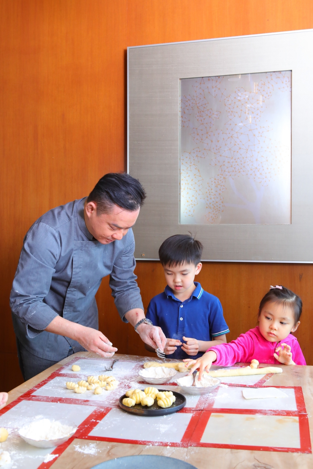 小朋友可親手製作一款傳統手工薯仔糰子
