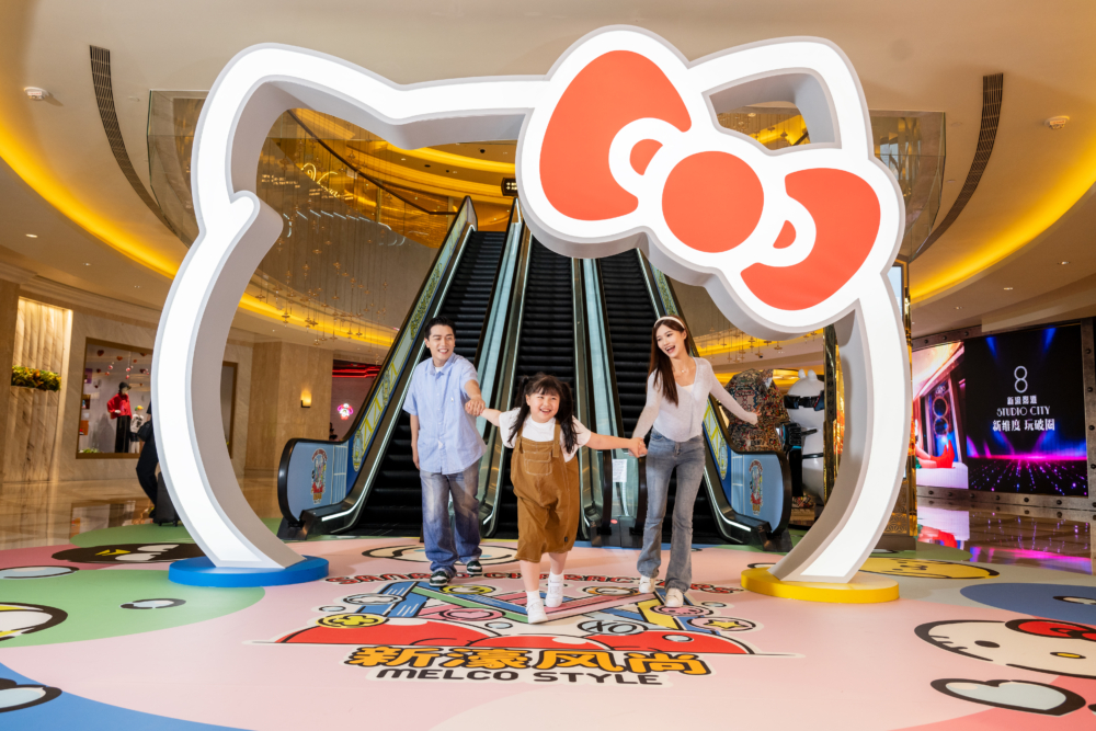 HELLO KITTY造型拱門:以HELLO KITTY 線條造成拱門,為打卡背景增添趣味。