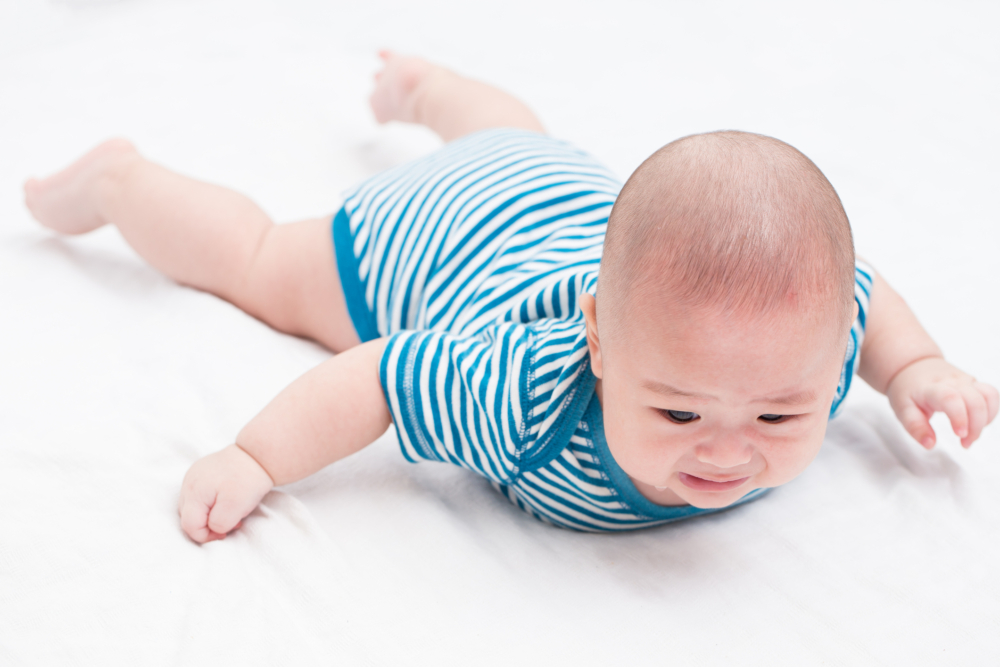 家長要留意寶寶的前囟門有沒有過早或過遲閉合