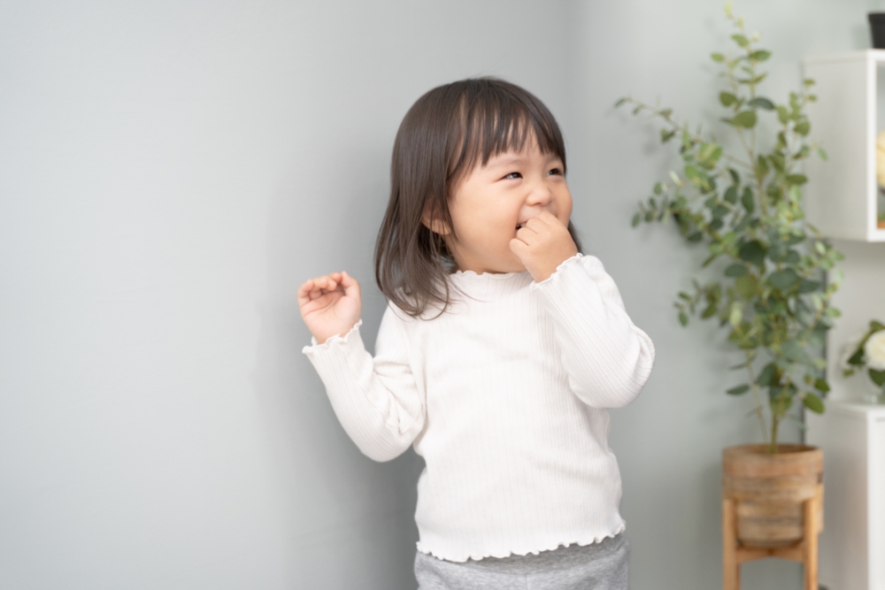 小朋友經常刮花、弄髒牆壁?不用擔心,立邦小小漆有相應色號可幫助修補。