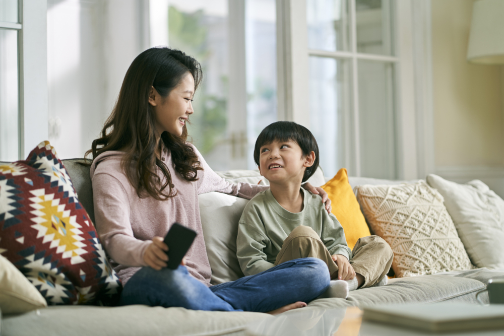 與子女傾談時,讓孩子主導去選擇想分享的,避免問太多向導的問題