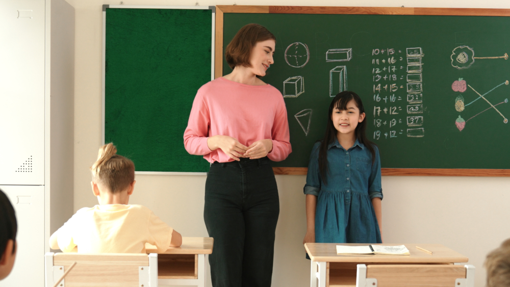 政府給予一般幼稚園的津貼,並不包括聘請外籍英文老師的費用