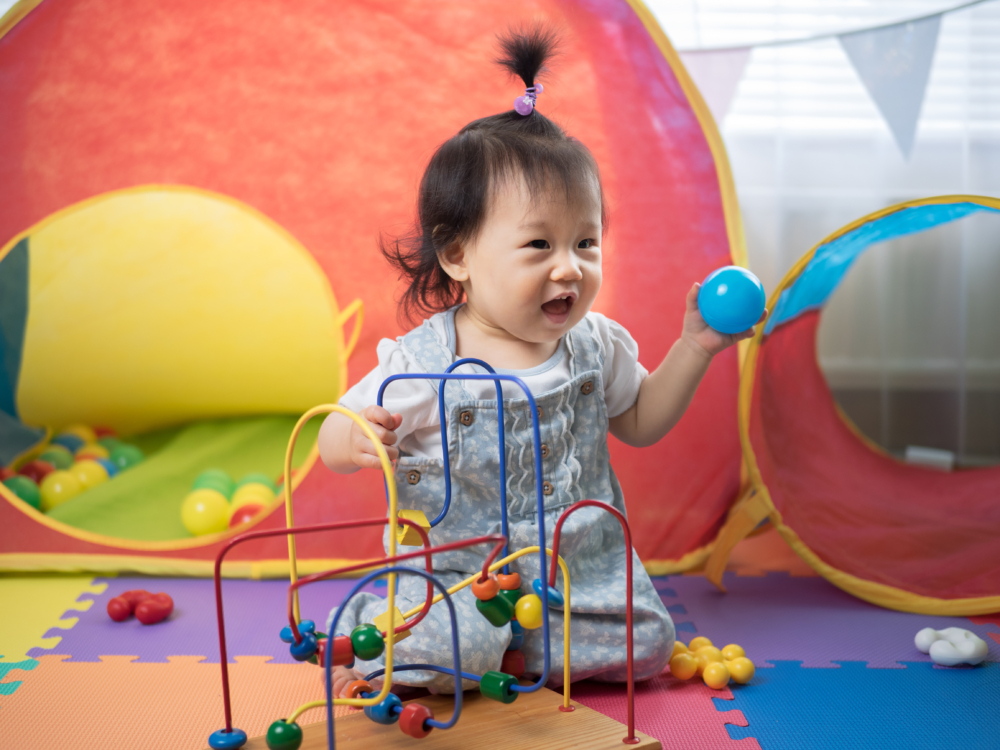 當小朋友開始有分辨色彩的能力後,四周環境的顏色會對小朋友的性格、情緒、行為等心理發展產生影響。