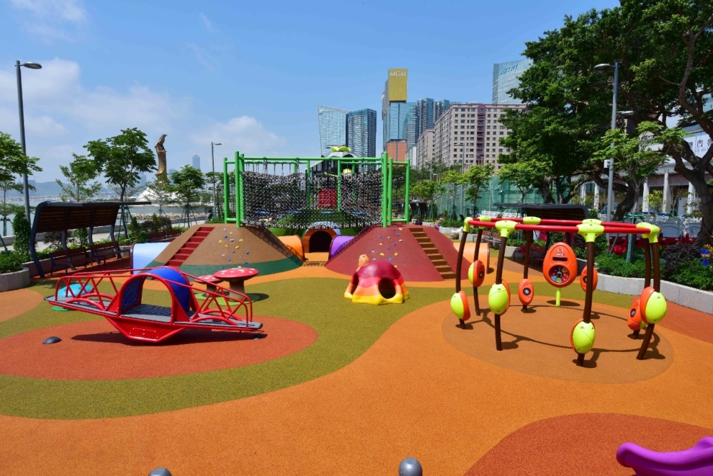 佔地面積約2700平方米的兒童遊樂場,引入了新穎的遊樂設施