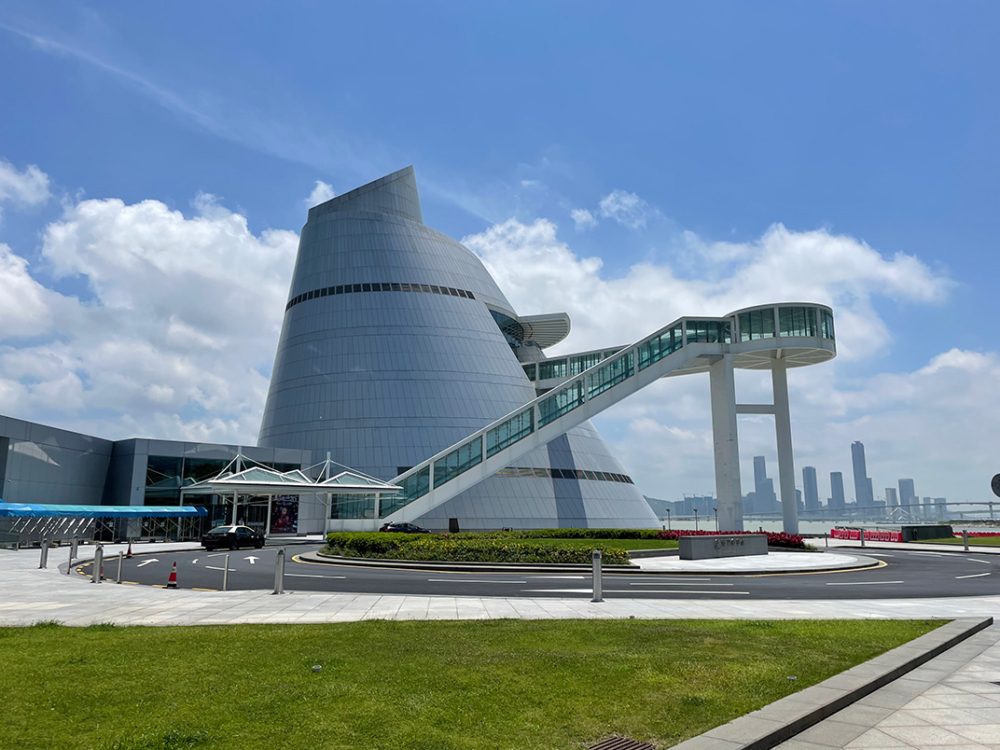 澳門科學館由建築大師貝聿銘設計,由展覽中心、天文館及會議中心三部份組成