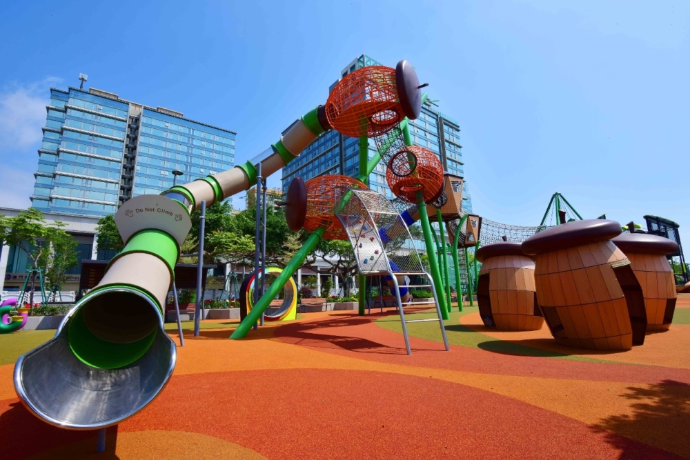 觀音像海濱休憩區遊樂場部分兒童遊樂設施具一定挑戰性,家長要看實小朋友