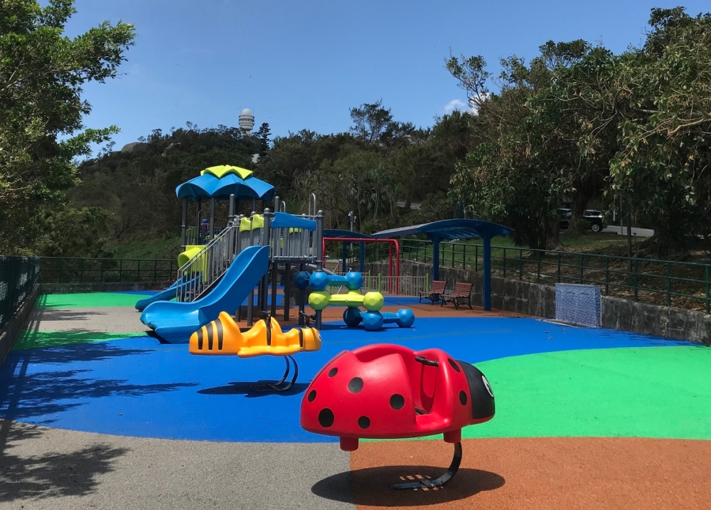 大潭山郊野公園的兒童遊樂區，設有攀爬、平衡等元素，最啱小朋友放電