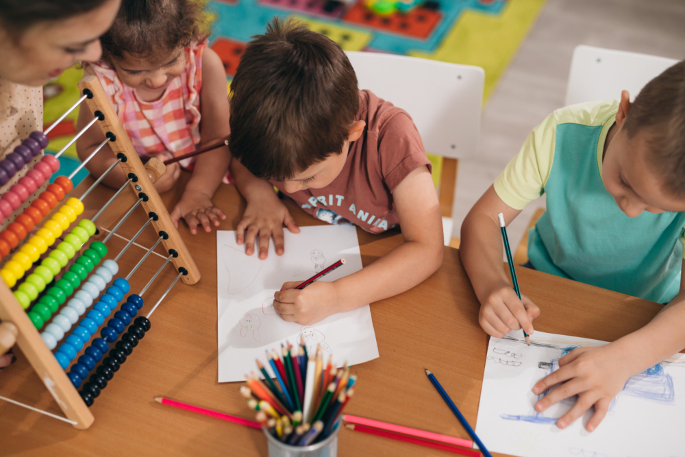 利用萬聖節色彩進行創作活動