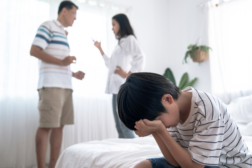 當孩子遇到困難時，父母要一起示範思考過程