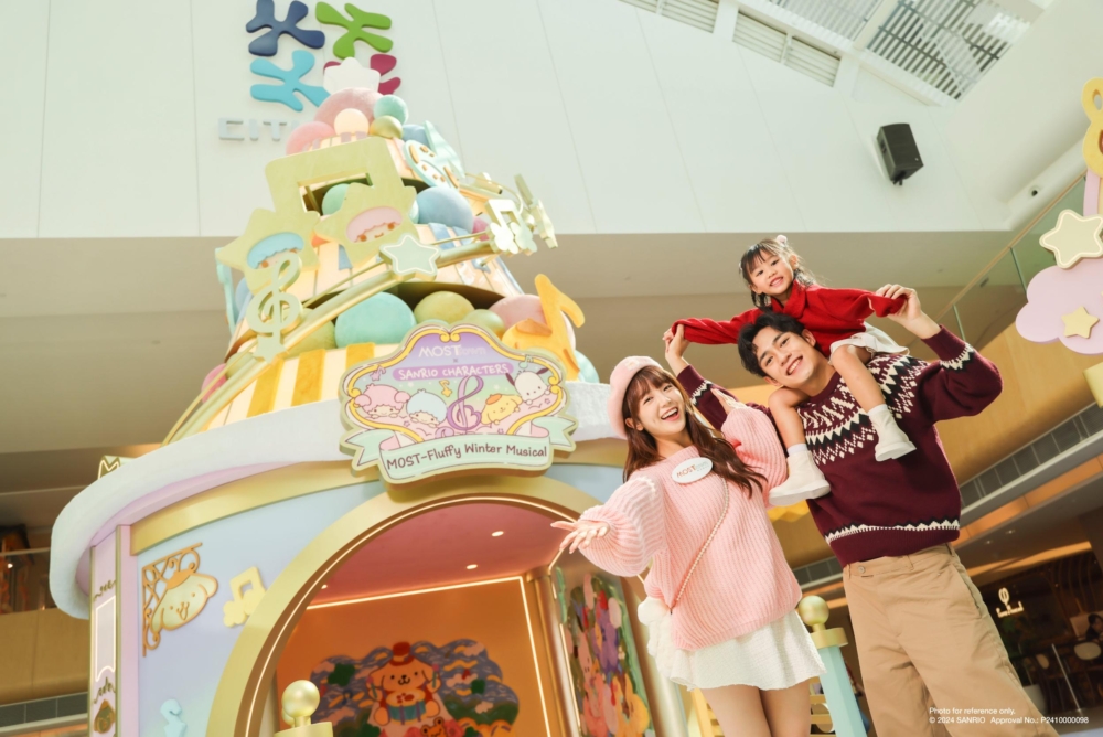 每15分鐘七彩琴鍵便會隨旋律閃耀,為聖誕演奏會揭開序幕