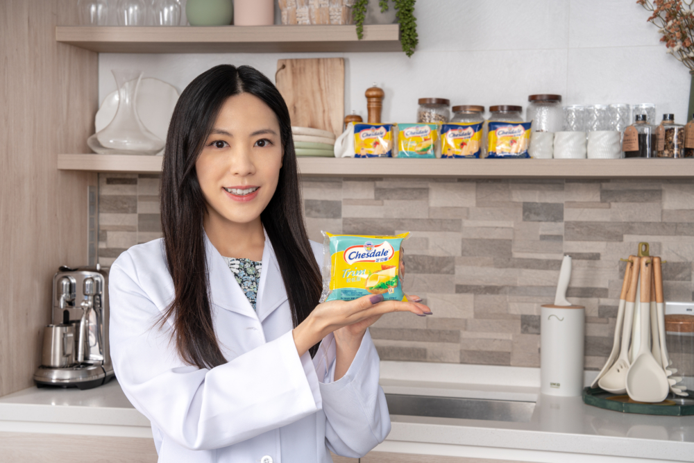 註冊營養師Melissa指不同芝士的鈣和蛋白質含量都有不同,所以選擇時,家長應該留意營養標籤