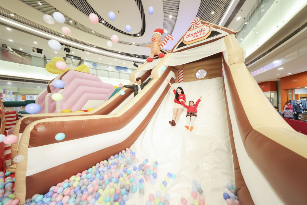 3.5公尺高的滑梯，讓小朋友可以一躍而下進入薑餅人波波池