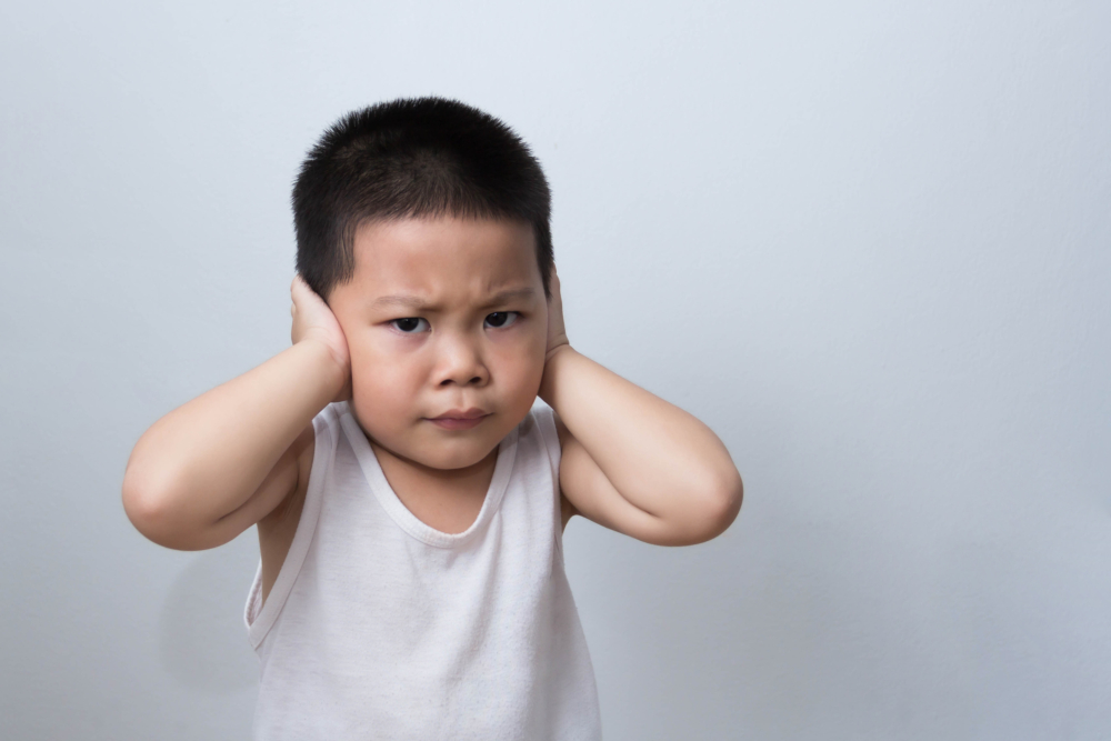 孩子很冷漠,不親媽媽也希望媽媽不要打擾他
