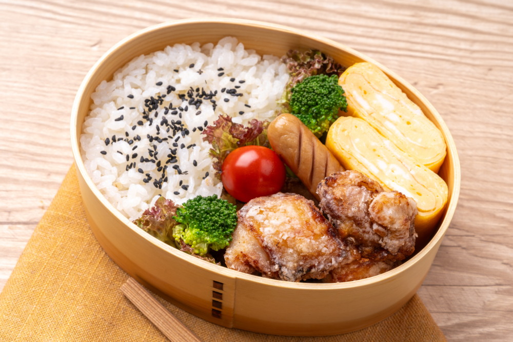 女兒表示會在校外教學時幫這位同學準備午餐,避免他因為沒帶飯而挨餓