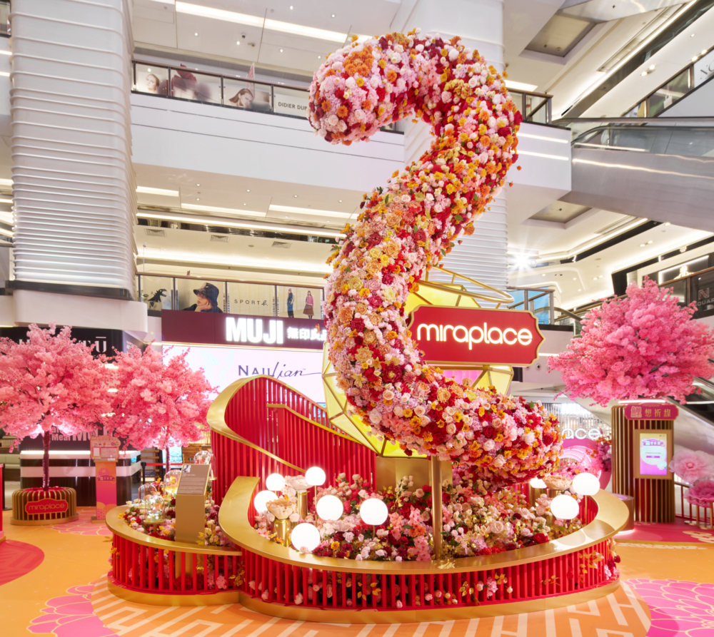 6米高巨型「幸福祥蛇」