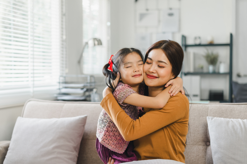 孩子的陪伴卻讓她的世界變得溫暖且有意義，也比以前的日子更快樂