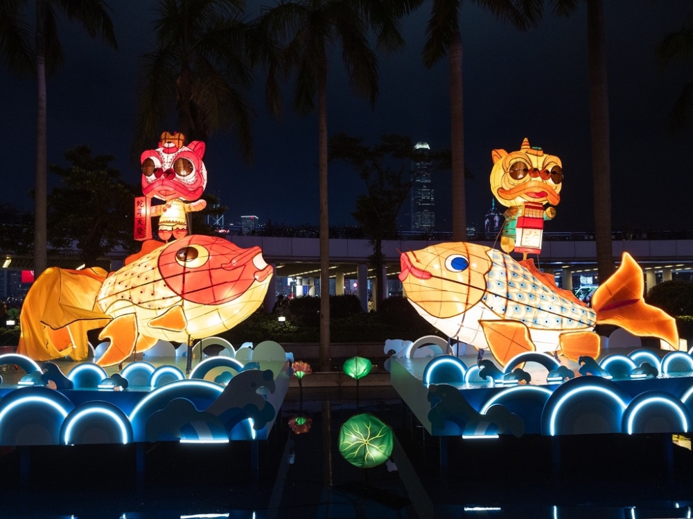 《燈魚躍動·歲歲豐盈》花燈的寓意為「年年有餘」，極具文化價值！康文署在尖沙咀文化中